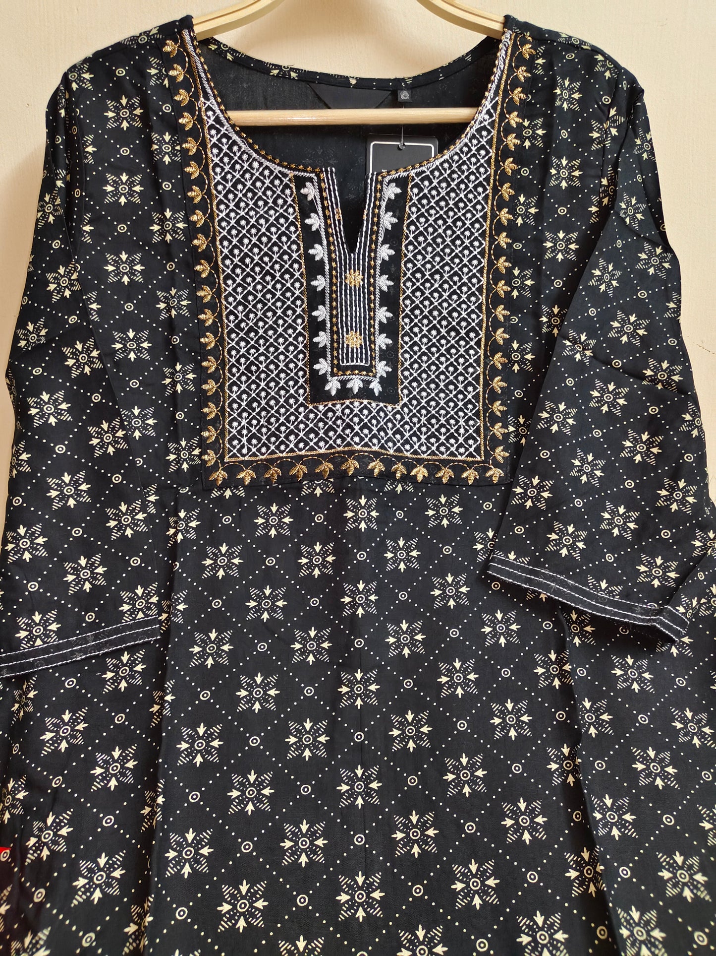 Black Geometric & Bandhani Print Rayon Straight Kurti | Mayura
