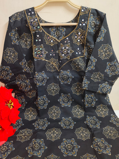 Black Geometric Medallion Print Cotton Kurti | Mayura
