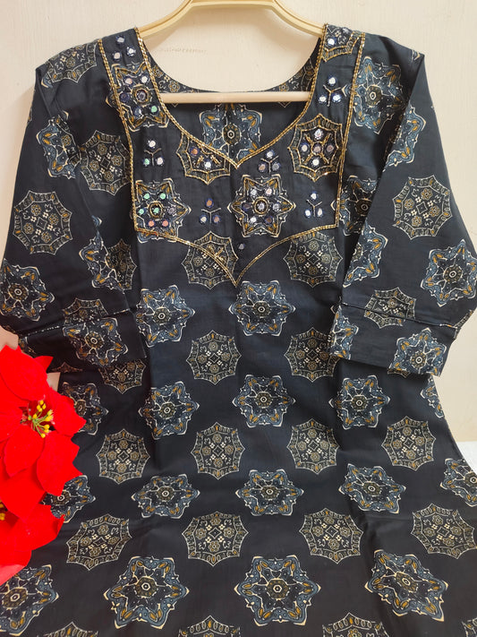 Black Geometric Medallion Print Cotton Kurti | Mayura