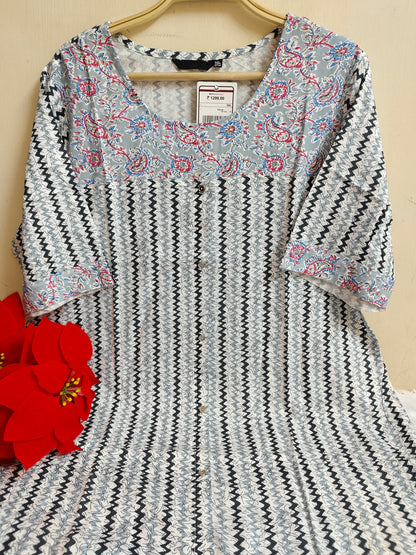 White & Black Zigzag Chevron Print Rayon A-Line Kurti | Mayura
